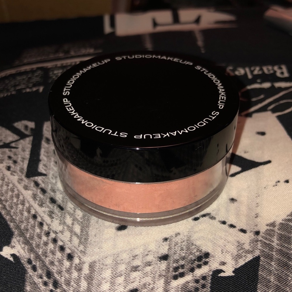 Luminous loose blush